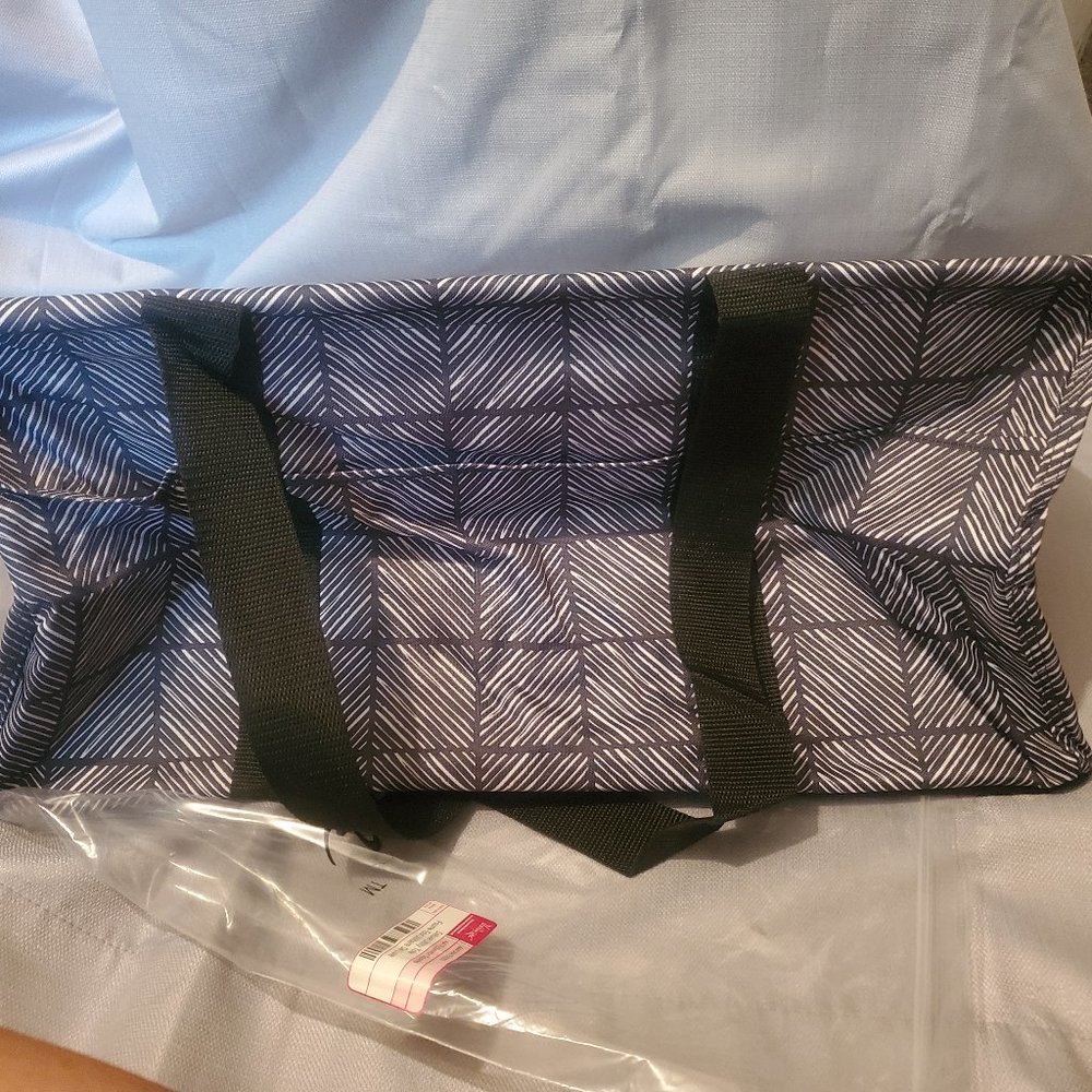 31 Deluxe Utility Tote (DUT) in Chevron Squares